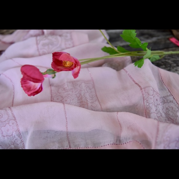 100% Silk Scarf in Delicate Pink 18 x 60 Inches approx in beautiful condition - Picture 3 of 7